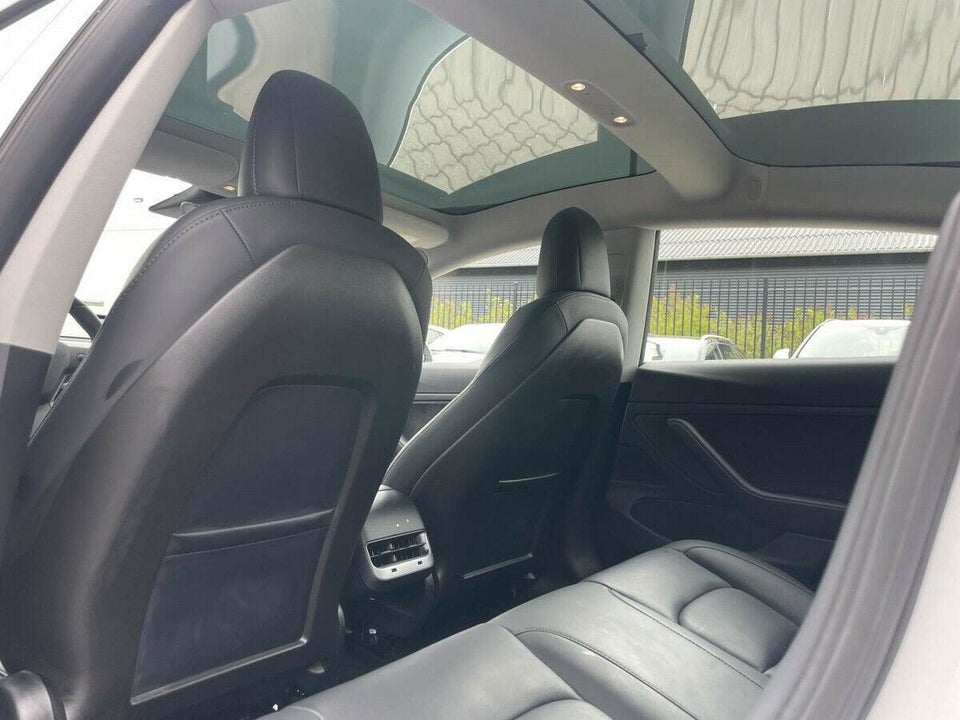 Tesla Model 3 Standard Range+ RWD 4d