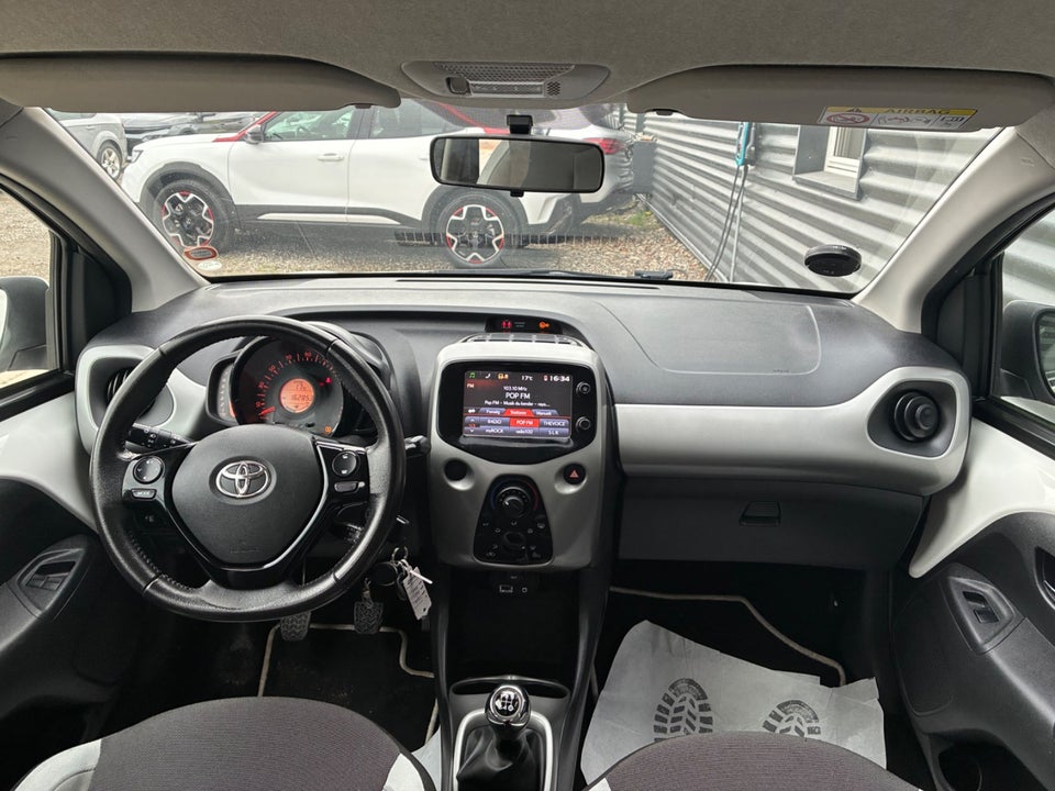 Toyota Aygo 1,0 VVT-i x-play x-touch 5d