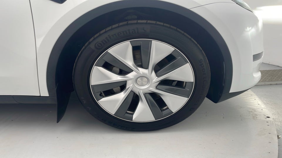Tesla Model Y Long Range AWD 5d
