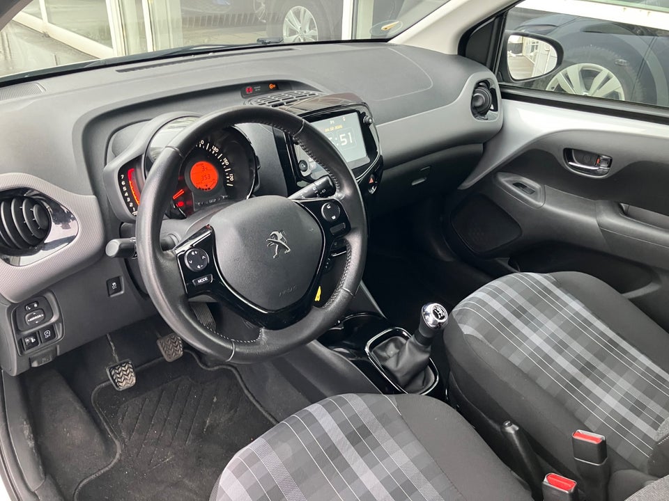 Peugeot 108 1,0 e-VTi 72 Infinity 5d