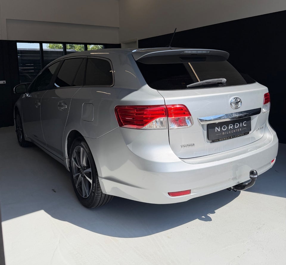 Toyota Avensis 1,8 VVT-i T2 Touch stc. 5d