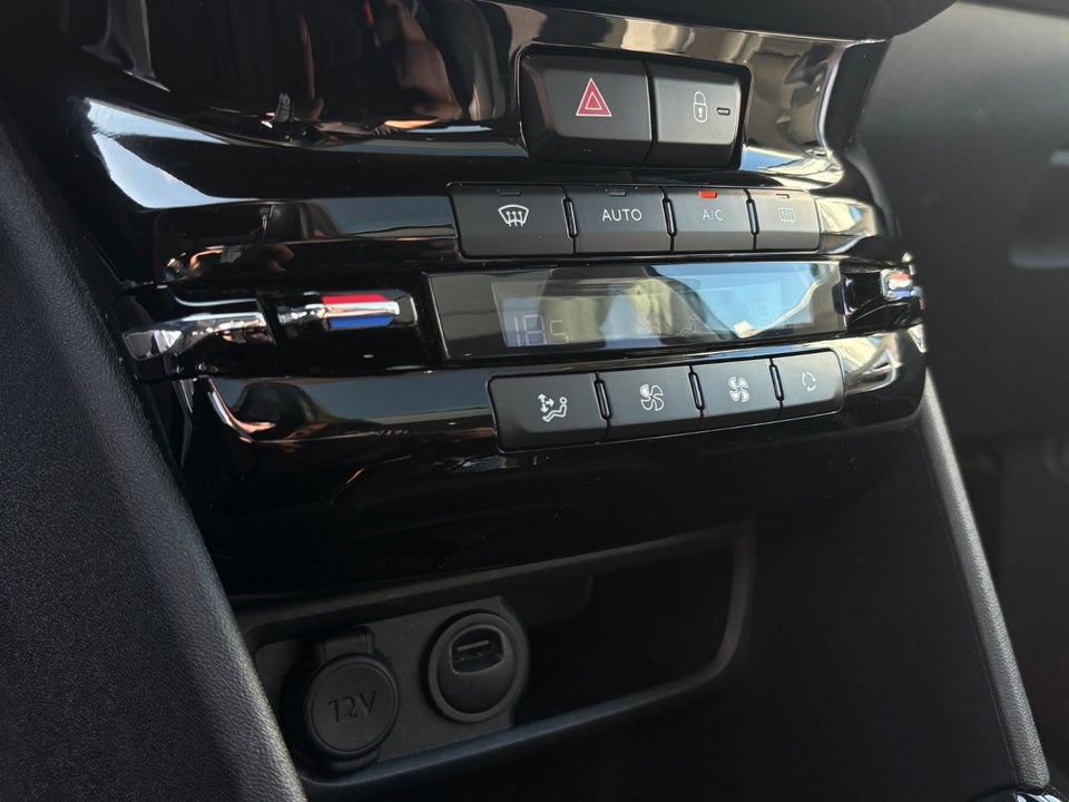 Peugeot 2008 1,2 PureTech 110 Allure Sky EAT6 5d