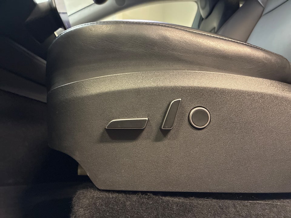 Tesla Model Y RWD 5d
