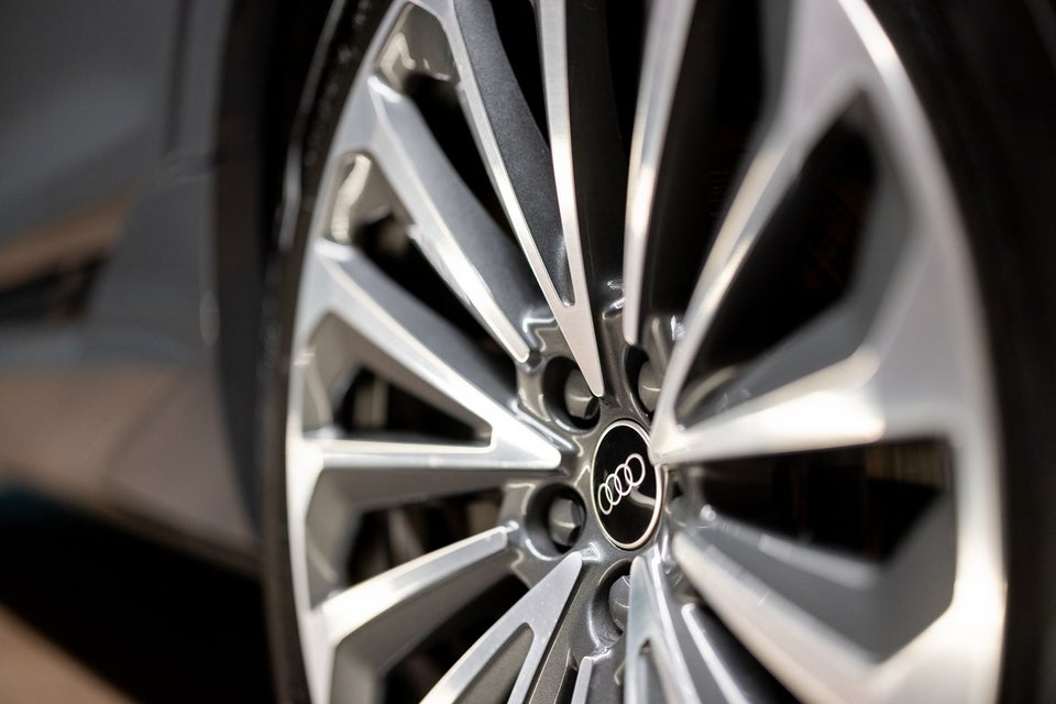 Audi Q8 e-tron 55 S-line quattro 5d