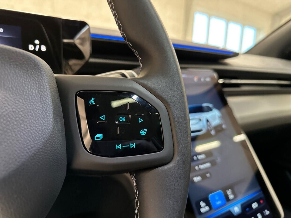 Ford Explorer 82 Premium Extended Range 5d