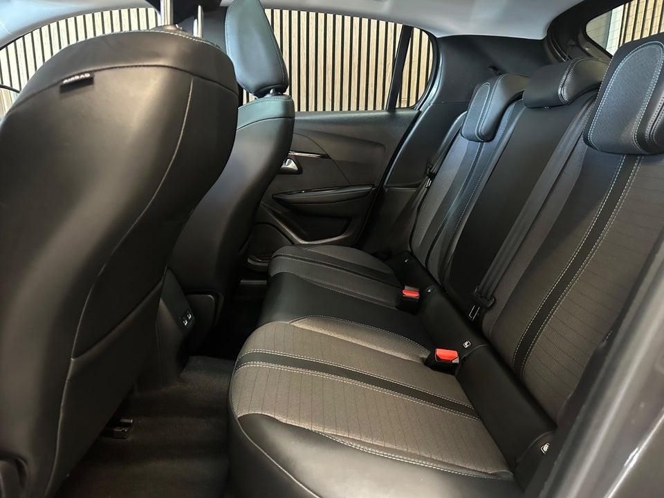 Peugeot 208 1,2 PureTech 100 Allure Sky 5d