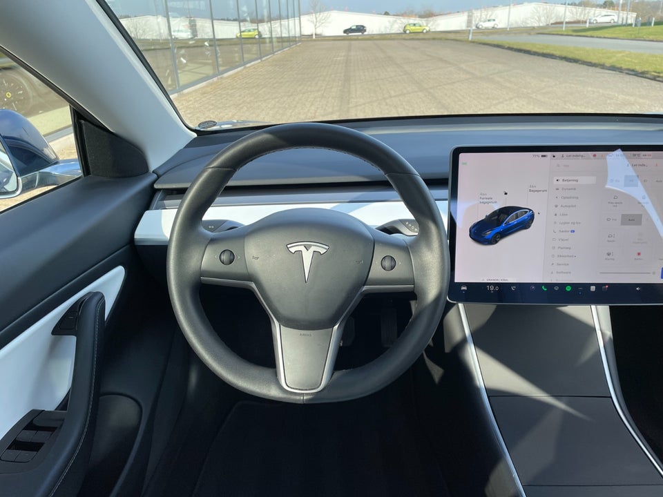 Tesla Model 3 Standard Range+ RWD 4d