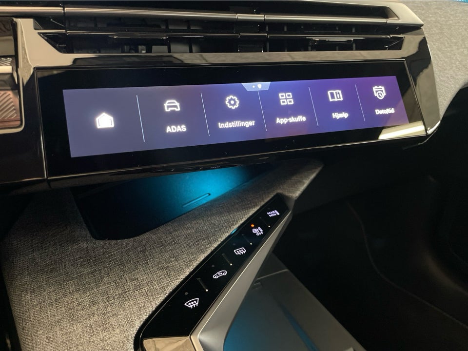 Peugeot e-3008 77 GT Pack 5d