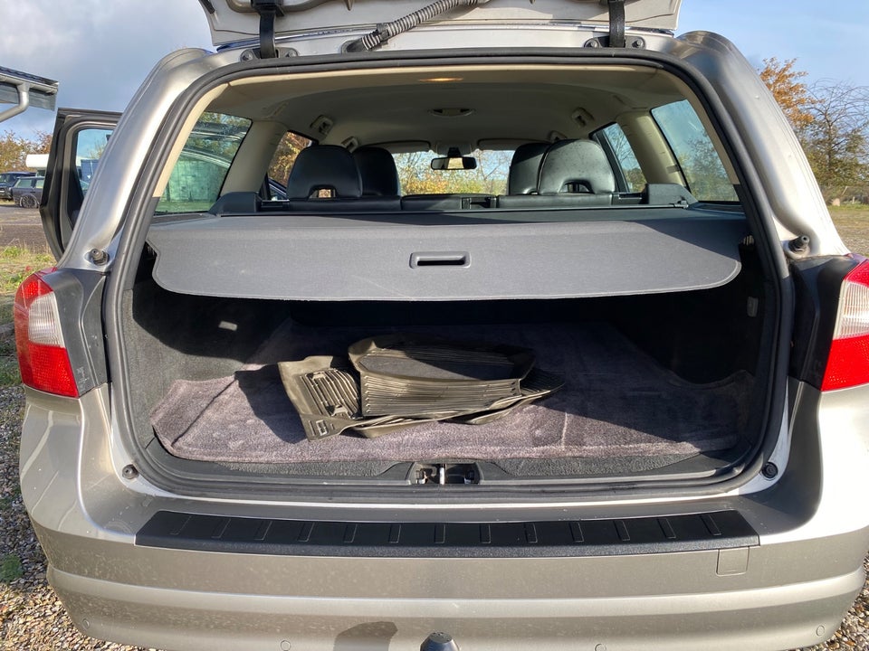 Volvo V70 2,5 T Momentum aut. 5d