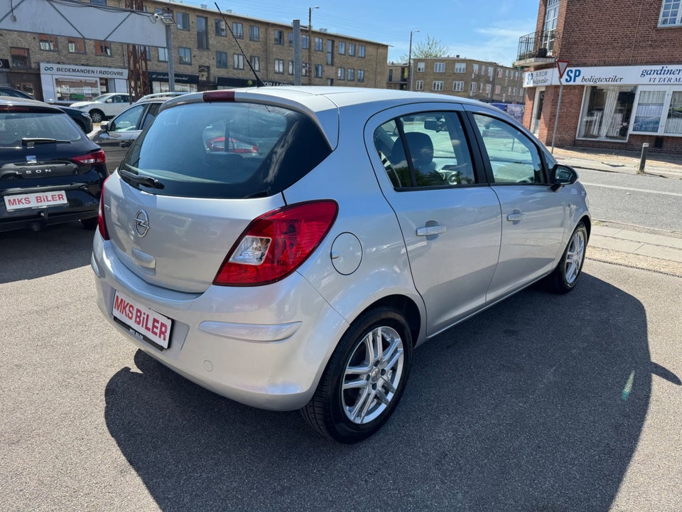 Opel Corsa 1,4 16V Cosmo 5d