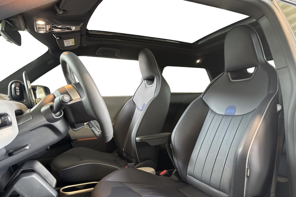MINI Cooper SE Favoured Trim XL 3d