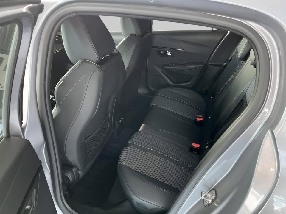 Peugeot e-208 50 GT 5d