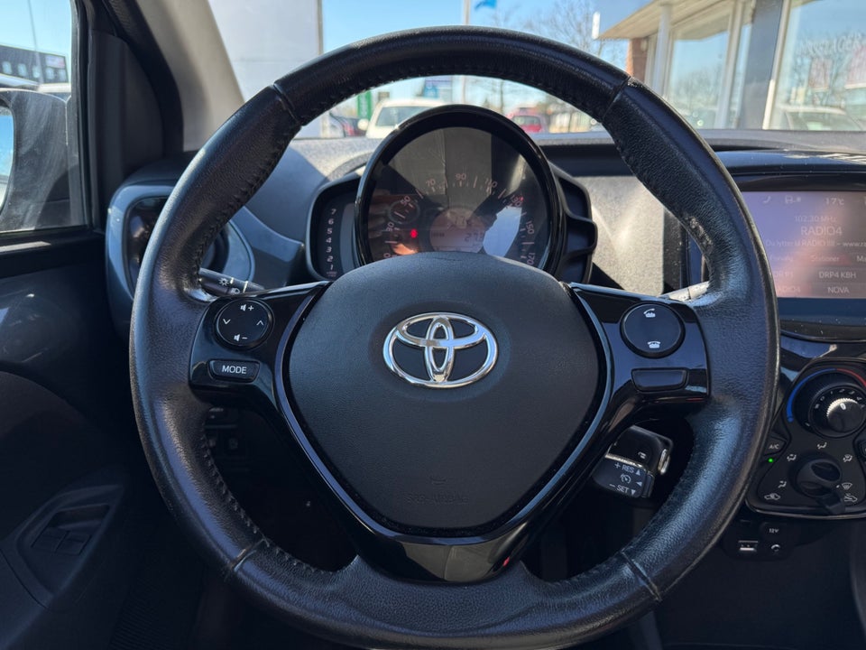 Toyota Aygo 1,0 VVT-i x-wave Sky 5d