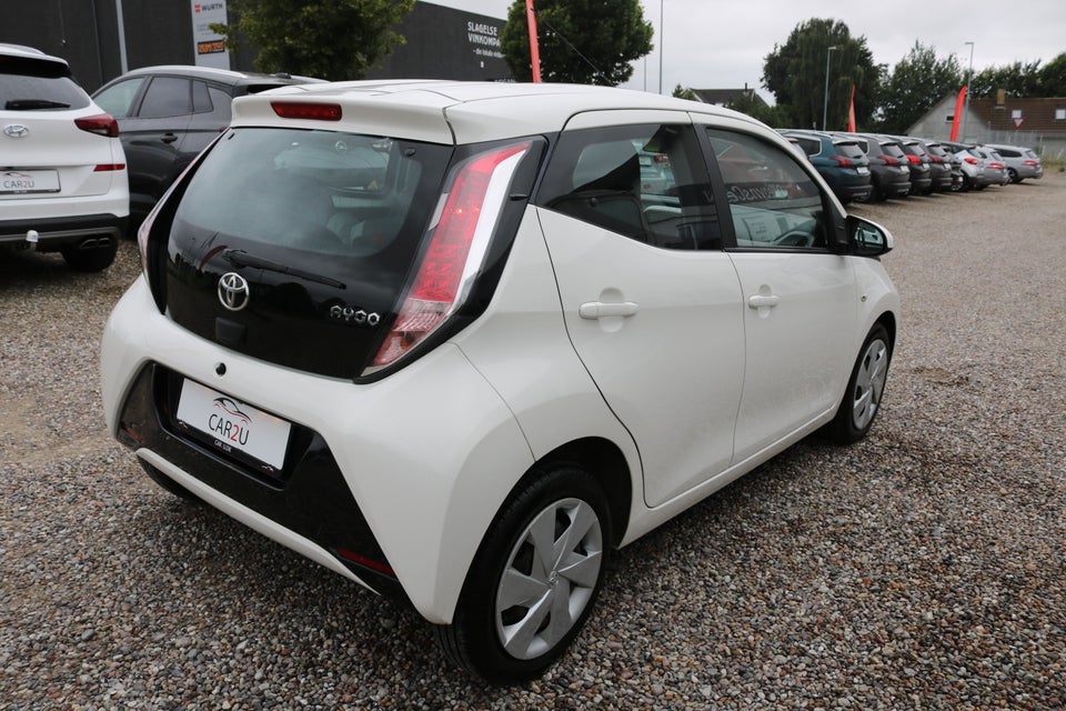 Toyota Aygo 1,0 VVT-i x-play x-touch 5d