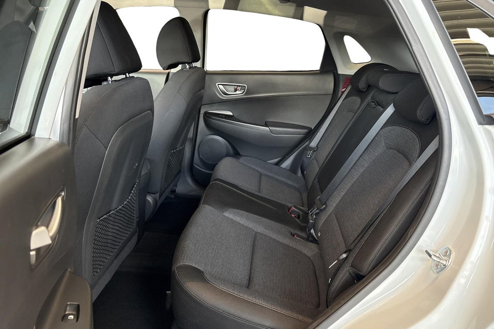 Hyundai Kona 64 EV Essential 5d