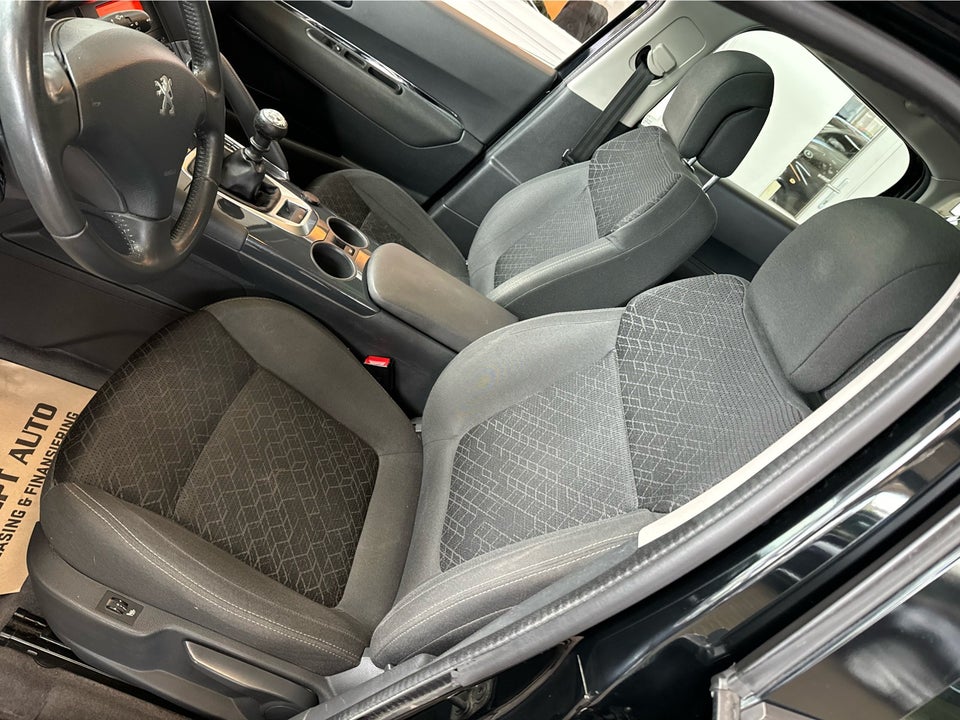 Peugeot 3008 1,6 HDi 114 Premium 5d