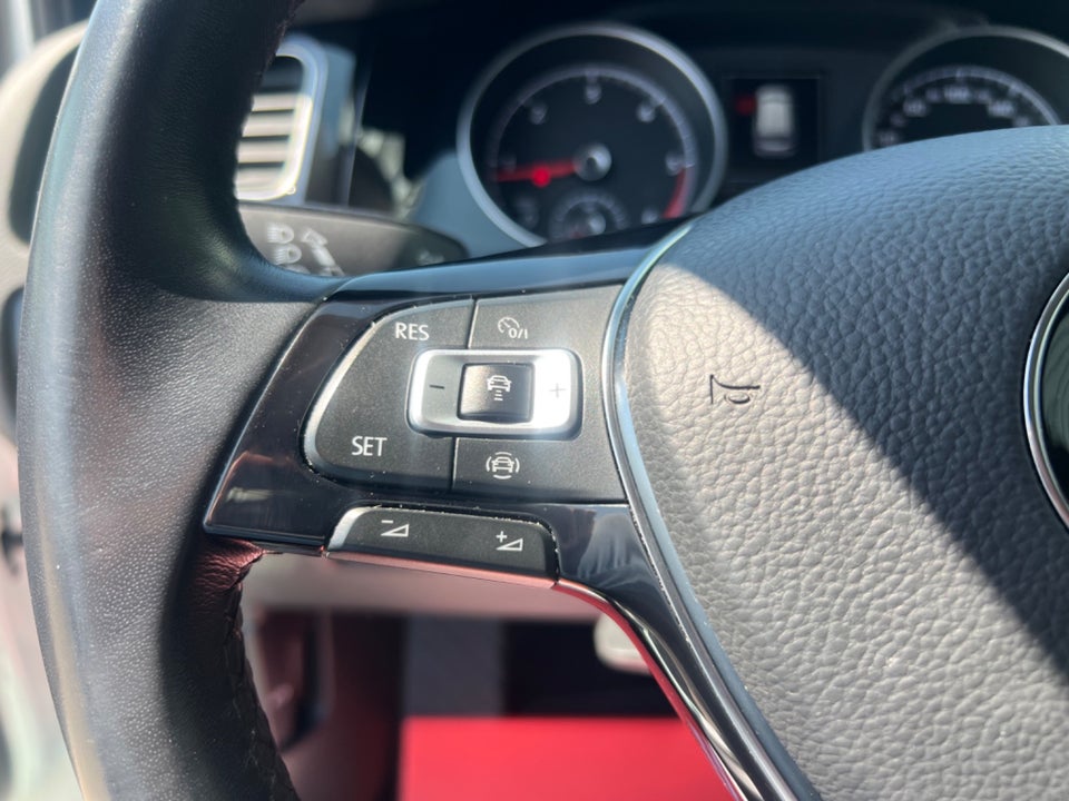 VW Golf VII 2,0 TDi 150 Highline DSG Van 5d