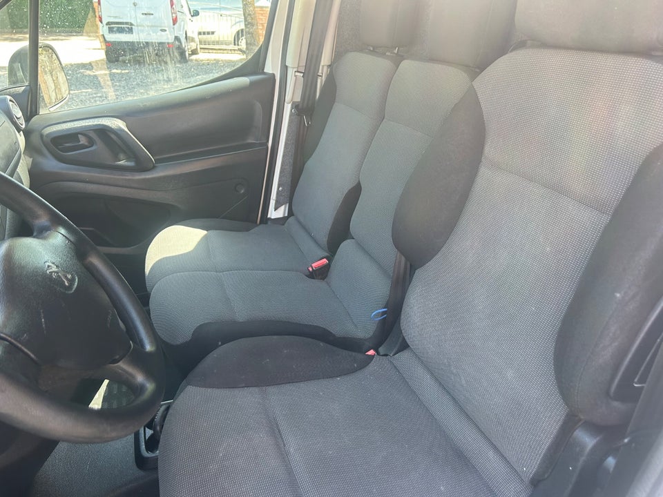 Peugeot Partner 1,6 BlueHDi 100 L1 Premium Van 5d