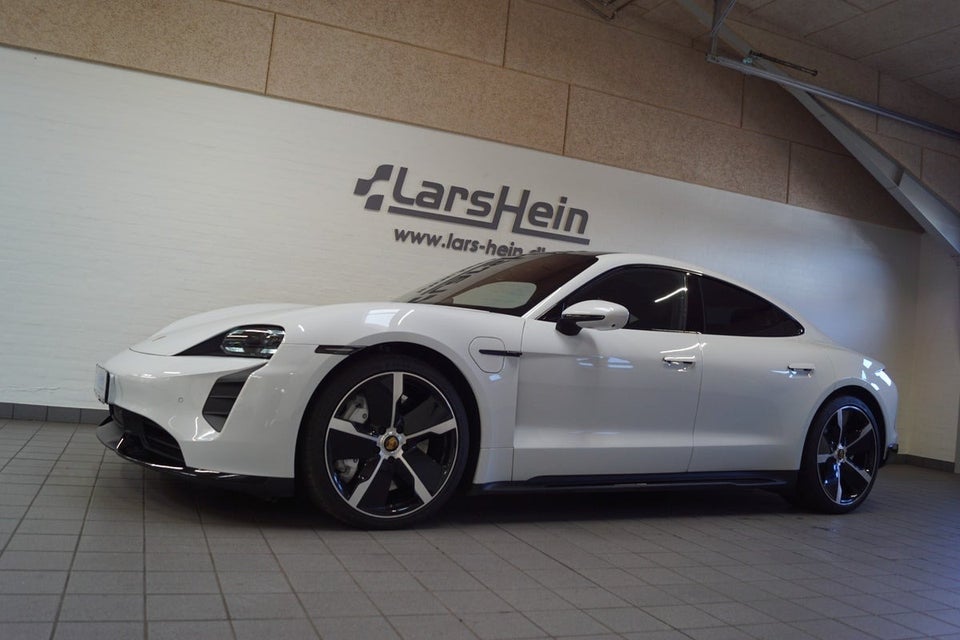 Porsche Taycan Turbo Performance+  4d