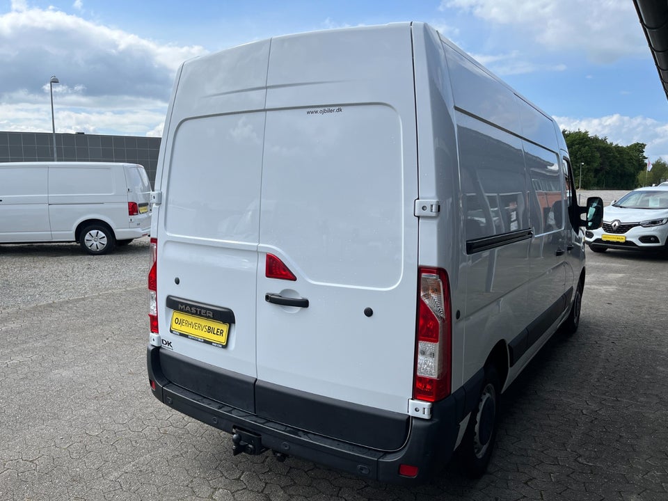 Renault Master IV T33 2,3 dCi 150 L2H2 Kassevogn