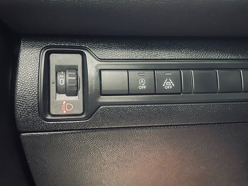 Peugeot 308 1,2 PureTech 130 Allure Sky 5d