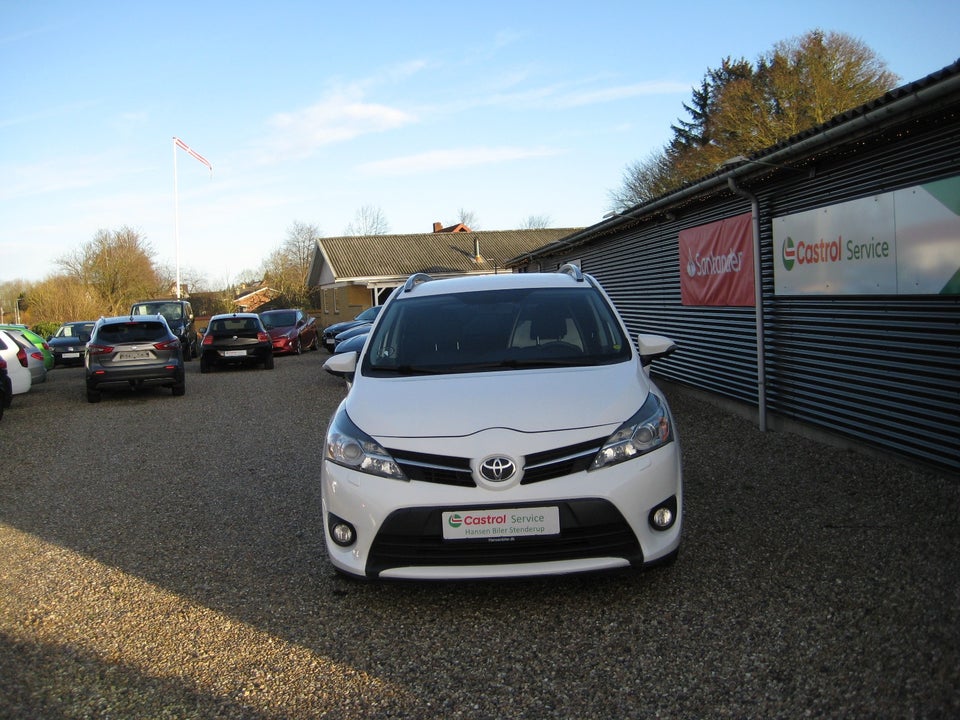 Toyota Sportsvan 1,6 VVT-i T1 Van 5d