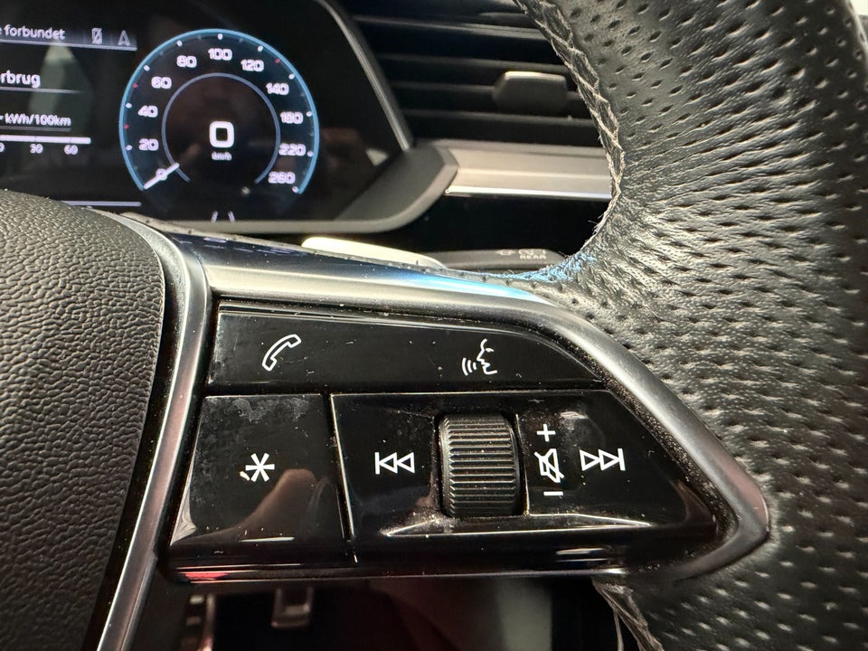 Audi Q8 e-tron 55 S-line quattro 5d