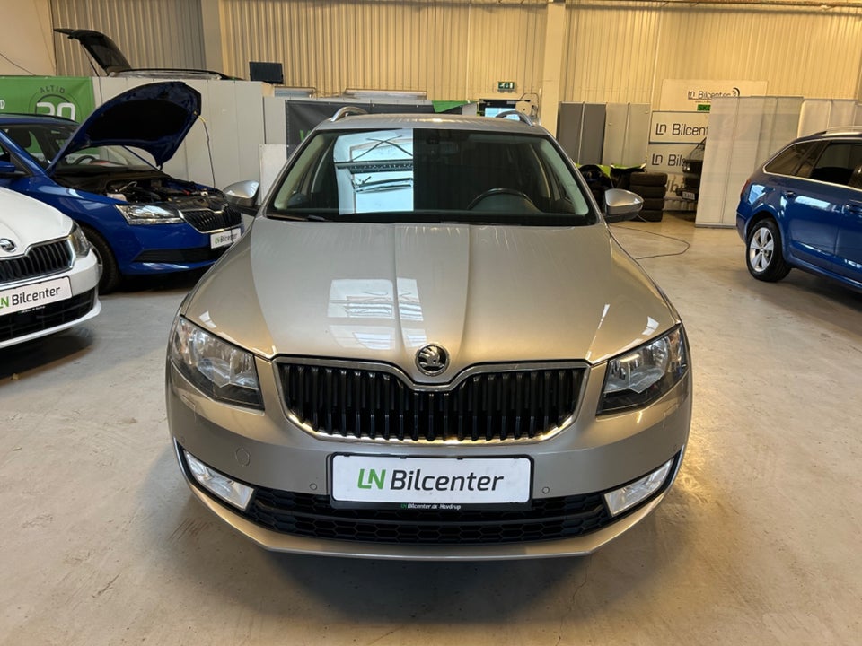 Skoda Octavia 1,8 TSi 180 Elegance Combi DSG 5d