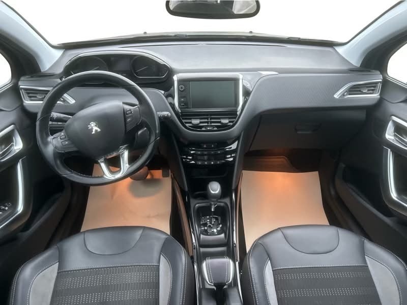 Peugeot 2008 1,2 e-THP 110 Allure Sky EAT6 5d