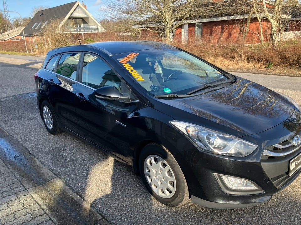 Hyundai i30 1,6 CRDi 110 Comfort CW Eco 5d