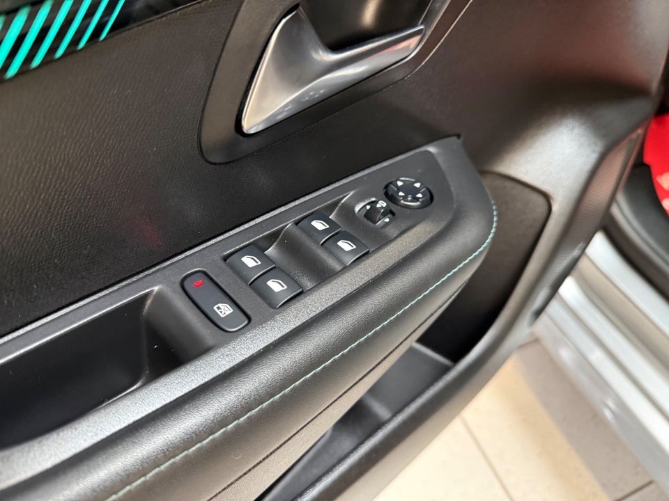 Peugeot 208 1,2 PureTech 100 Allure 5d