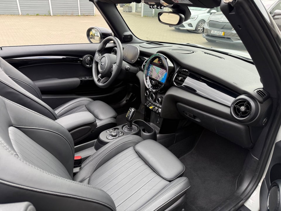 MINI Cooper SE Cabriolet 2d