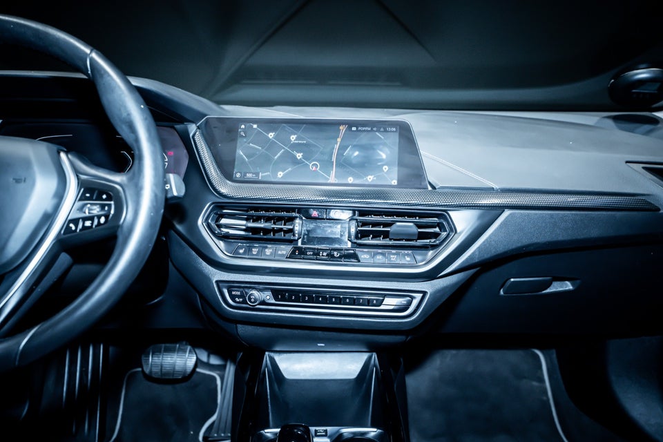 BMW 118i 1,5 Sport Line aut. 5d