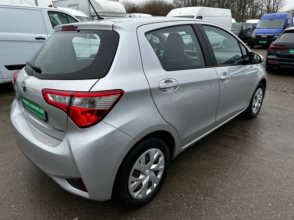 Toyota Yaris 1,5 Hybrid CHIC e-CVT Van 5d