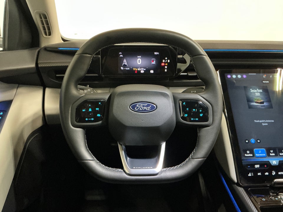 Ford Explorer 82 Premium Extended Range 5d