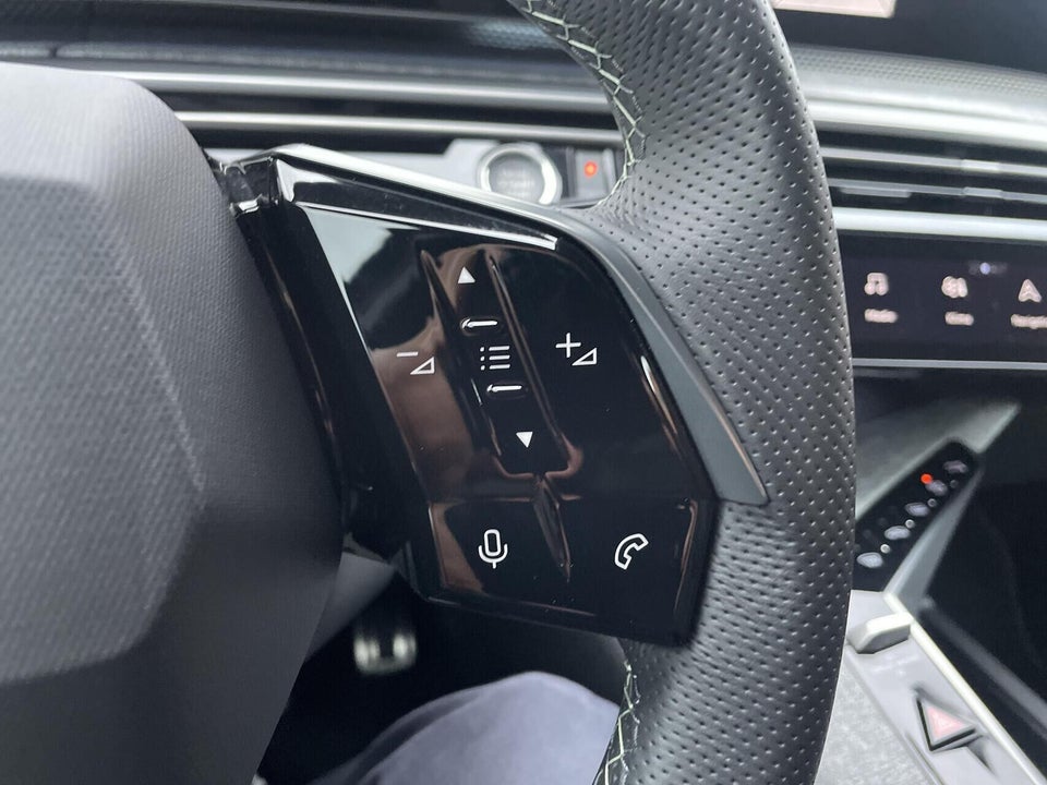 Peugeot e-3008 77 GT 5d