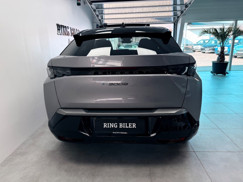 Peugeot e-3008 77 GT Pack 5d