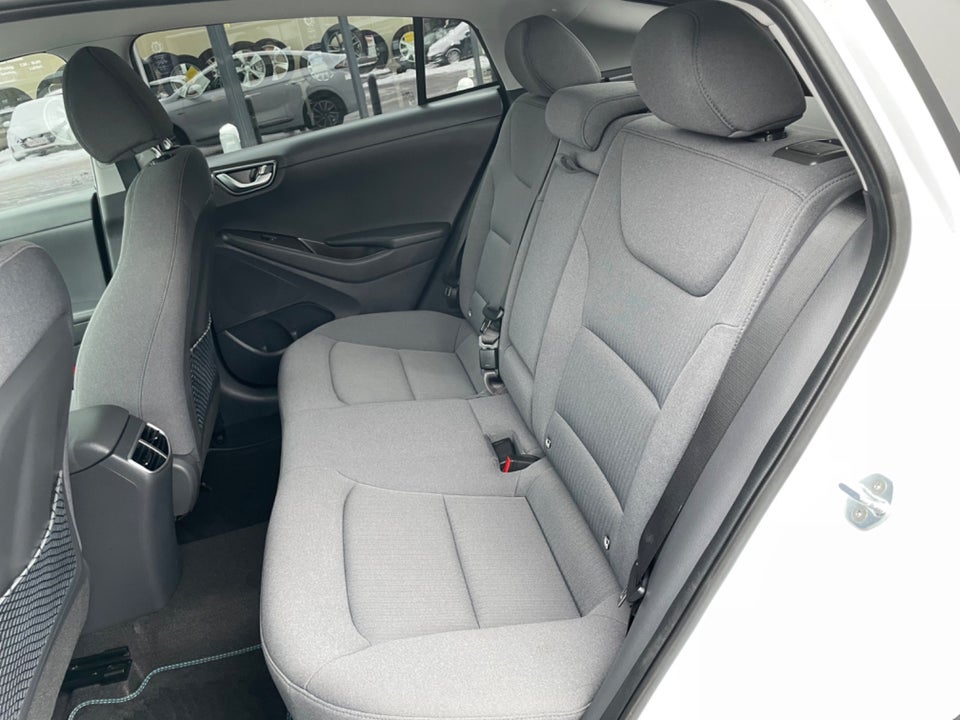 Hyundai Ioniq 40 EV Premium 5d