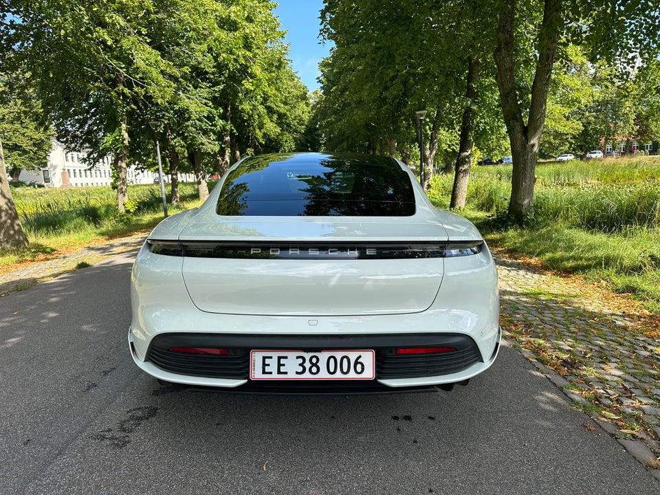 Porsche Taycan Performance+ 4d