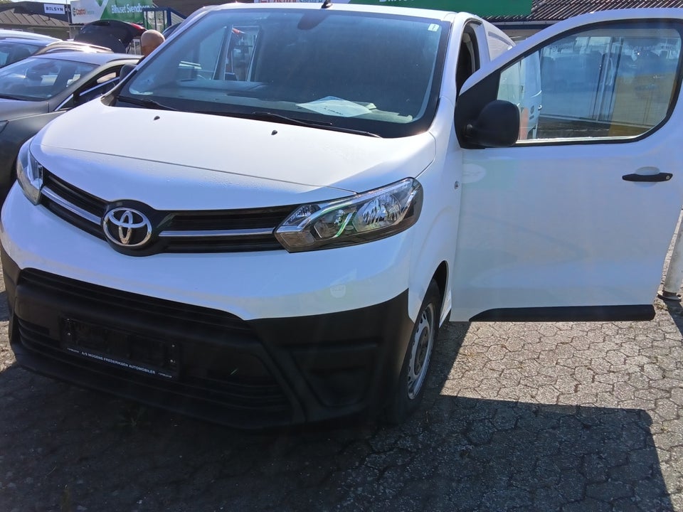 Toyota ProAce 2,0 D 122 Long Comfort 5d
