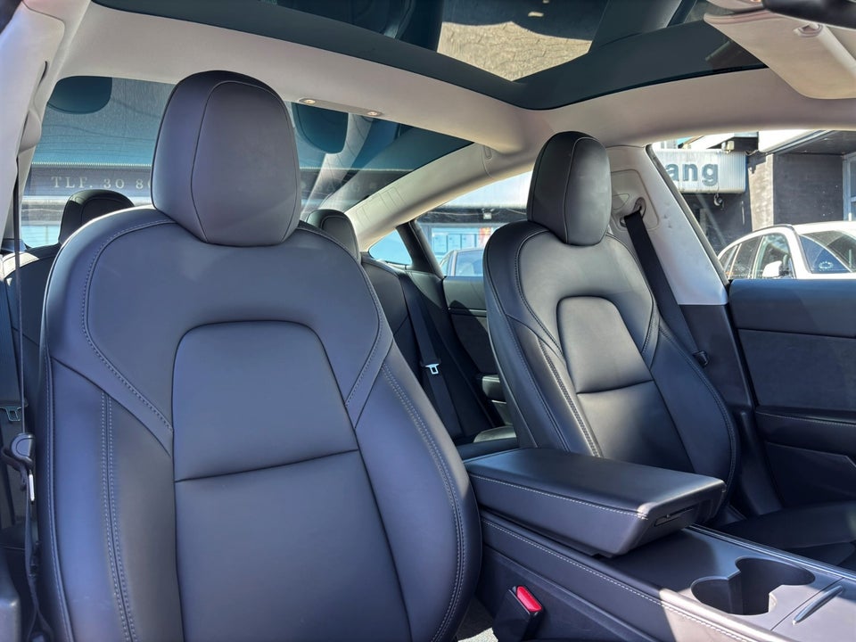 Tesla Model 3 Standard Range+ RWD 4d