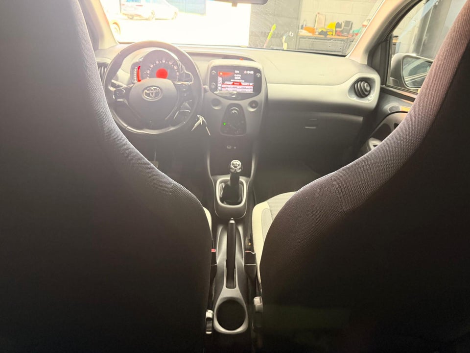 Toyota Aygo 1,0 VVT-i x-play 5d
