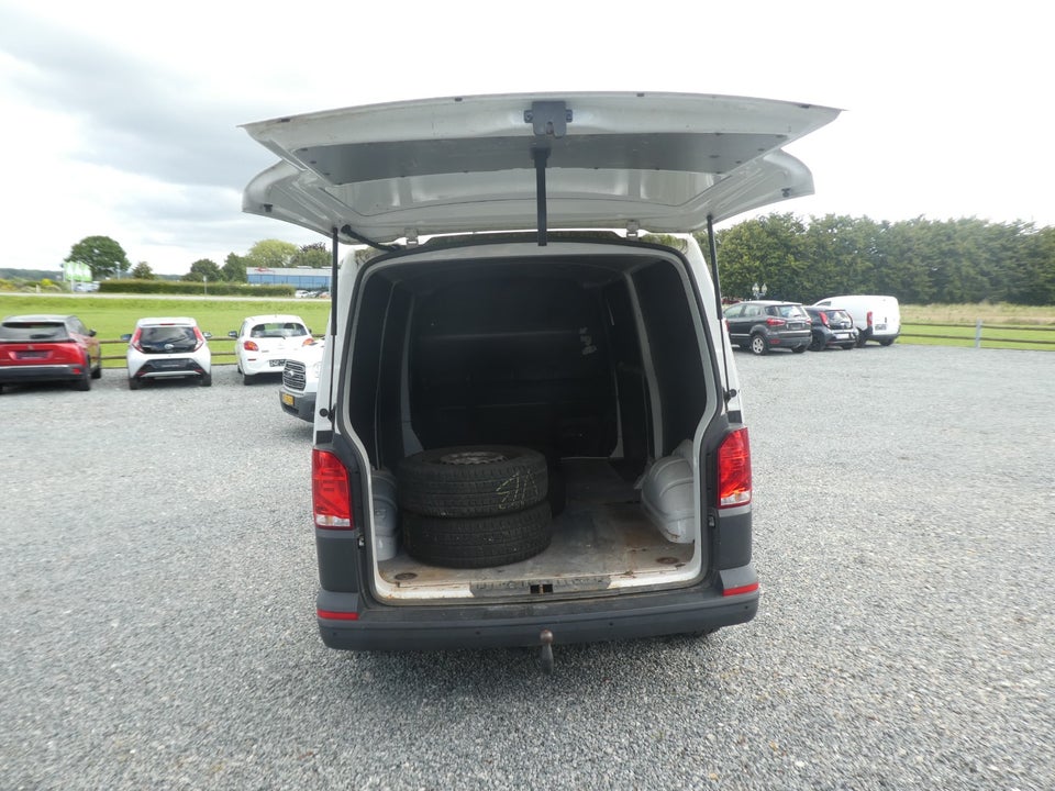 VW Transporter 2,0 TDi 110 Kassevogn lang