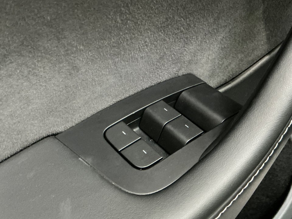 Tesla Model Y Long Range AWD 5d