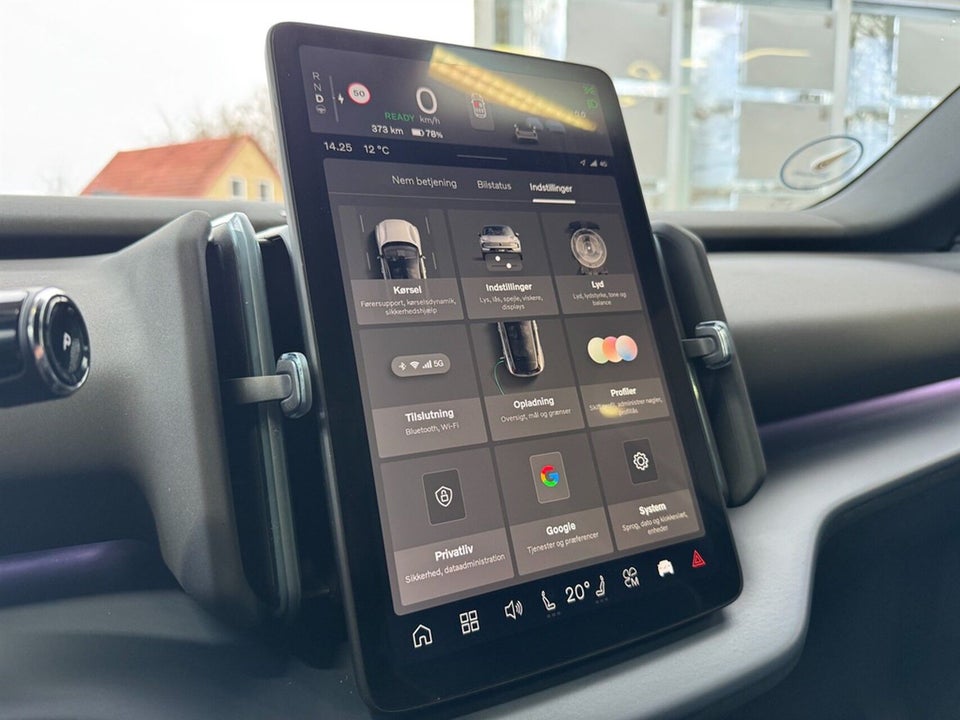 Volvo EX30 Extended Range Plus 5d