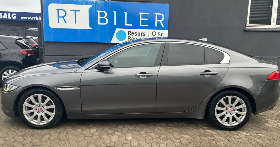 Jaguar XE 2,0 D180 Prestige aut. 4d