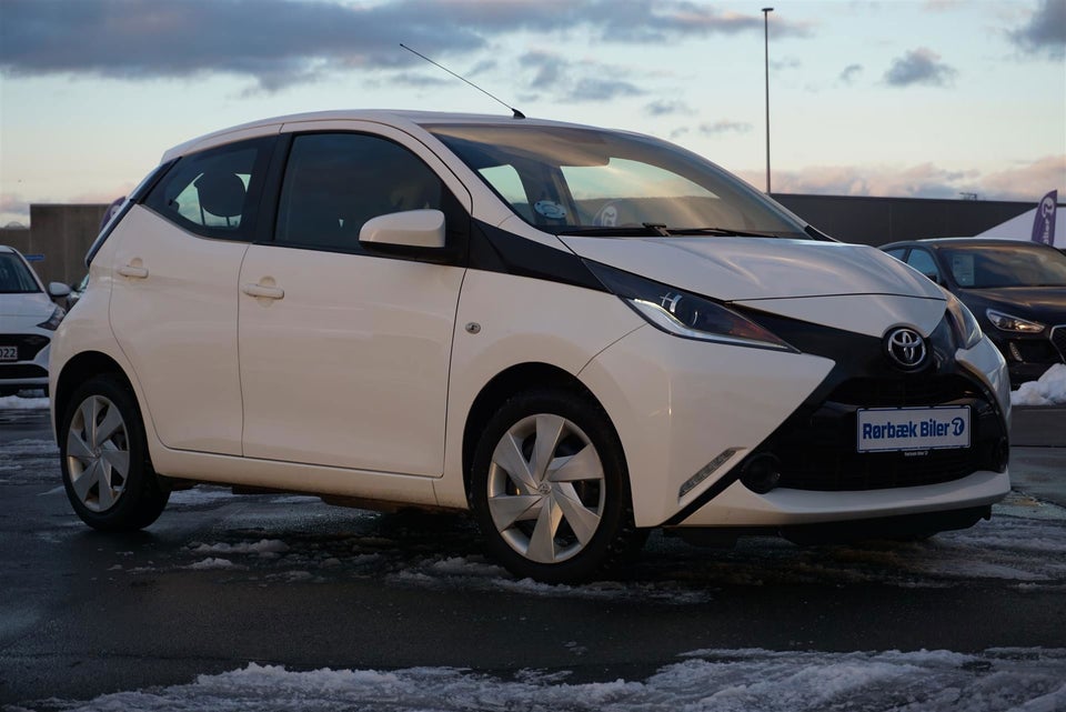 Toyota Aygo 1,0 VVT-i x-play x-touch 5d