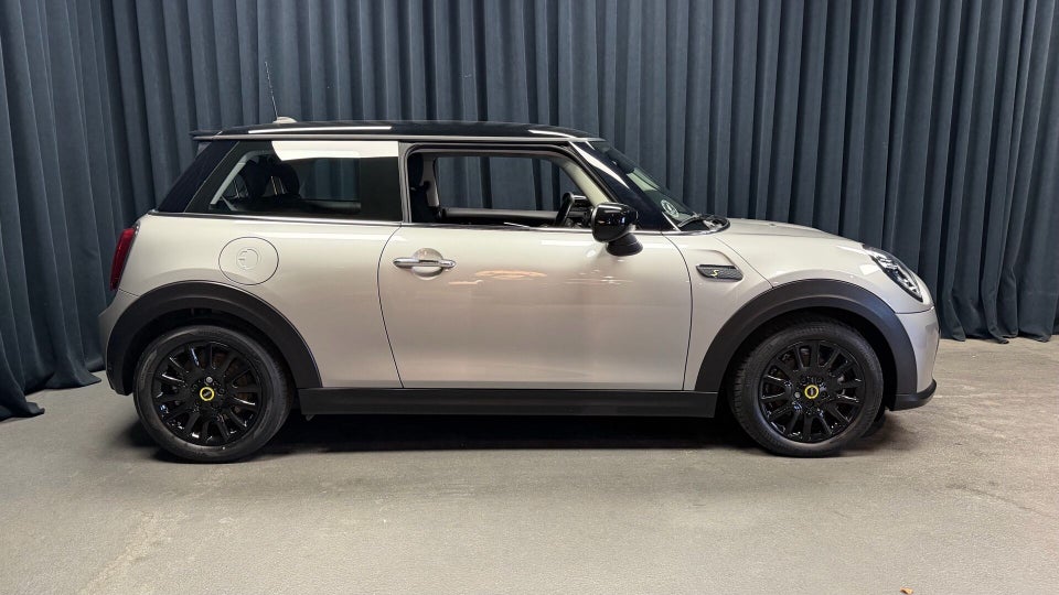 MINI Cooper SE Essential 3d