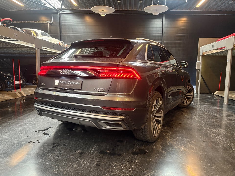 Audi Q8 50 TDi S-line quattro Tiptr. 5d