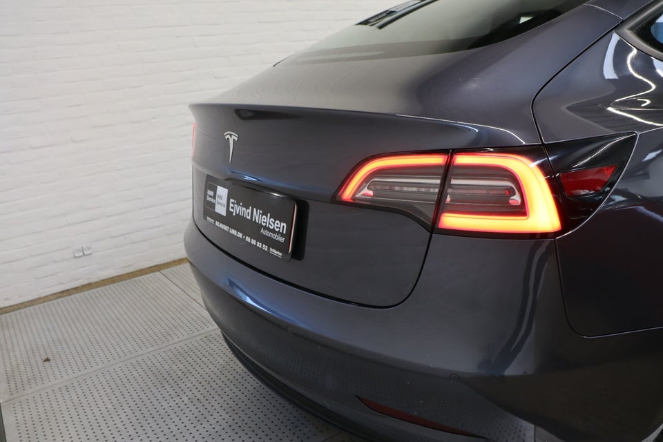 Tesla Model 3 Standard Range+ RWD 4d